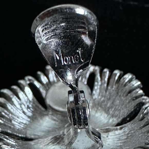 MONET Vintage 60s Cordelia Leroy Miozzi Textured Silver Tone Clip On Earrings - Picture 9 of 11